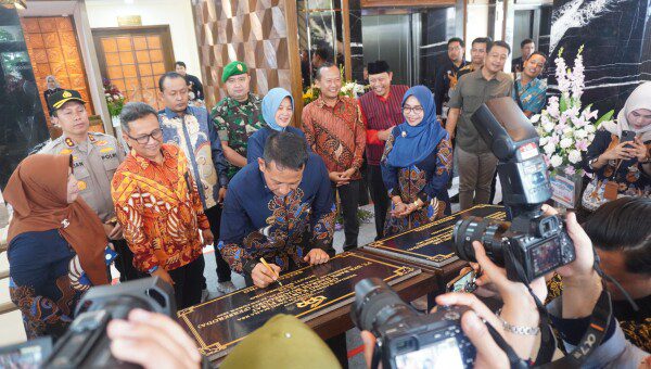 Resmikan Gedung Baru BPR Bojonegoro, Bupati Dorong Penguatan UMKM dan Ekonomi Kerakyatan