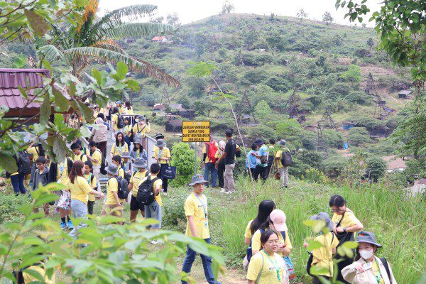 Peserta Olimpiade Sains Asia Kunjungi Geopark Wonocolo, Borong Oleh-oleh Khas Bojonegoro