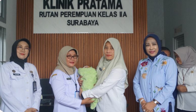 Wabup Sidoarjo Terima Penyerahan Bayi Dua Pekan yang Lahir di Rutan Porong, Dirawat Dinsos Jatim