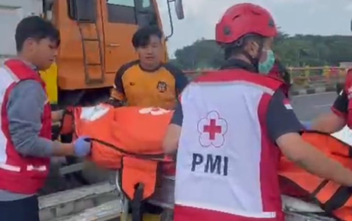 Kecelakaan Maut di Jembatan Mertex Mojoanyar, Pengendara Motor Tewas Tabrak Truk Dinas