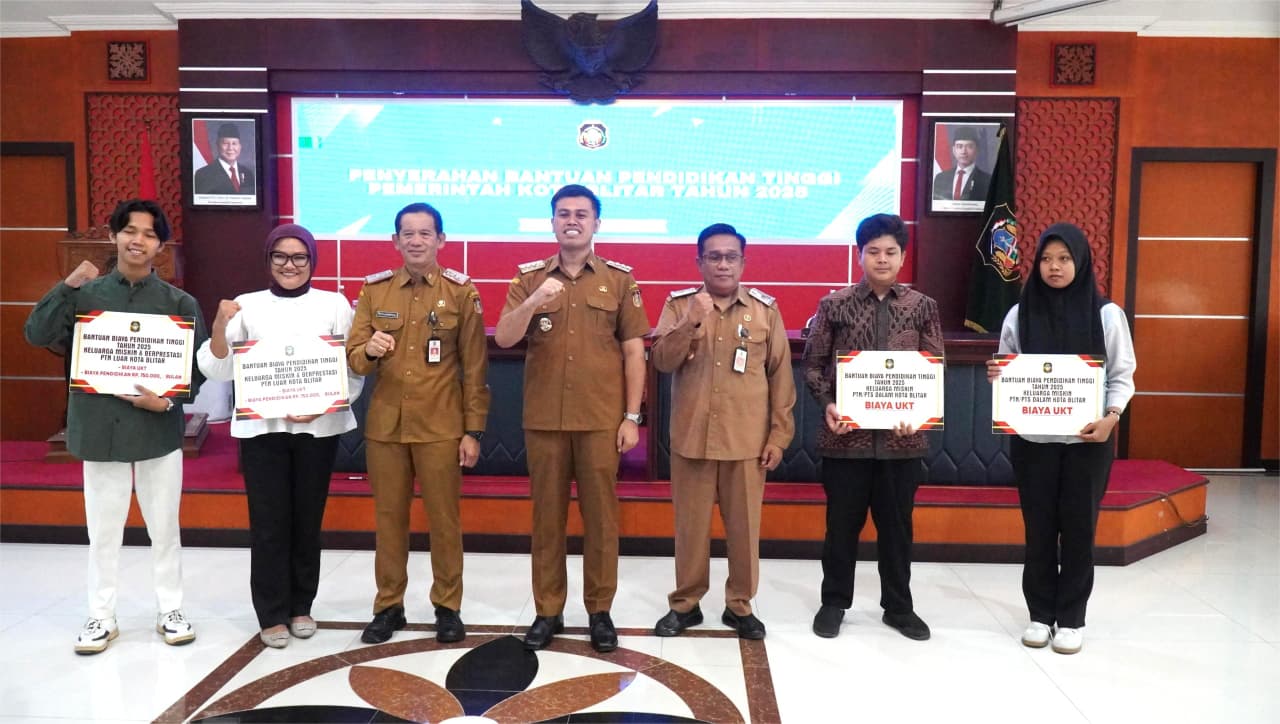 Pemkot Blitar Salurkan Bantuan Biaya Pendidikan Tinggi 2025 kepada 99 Mahasiswa