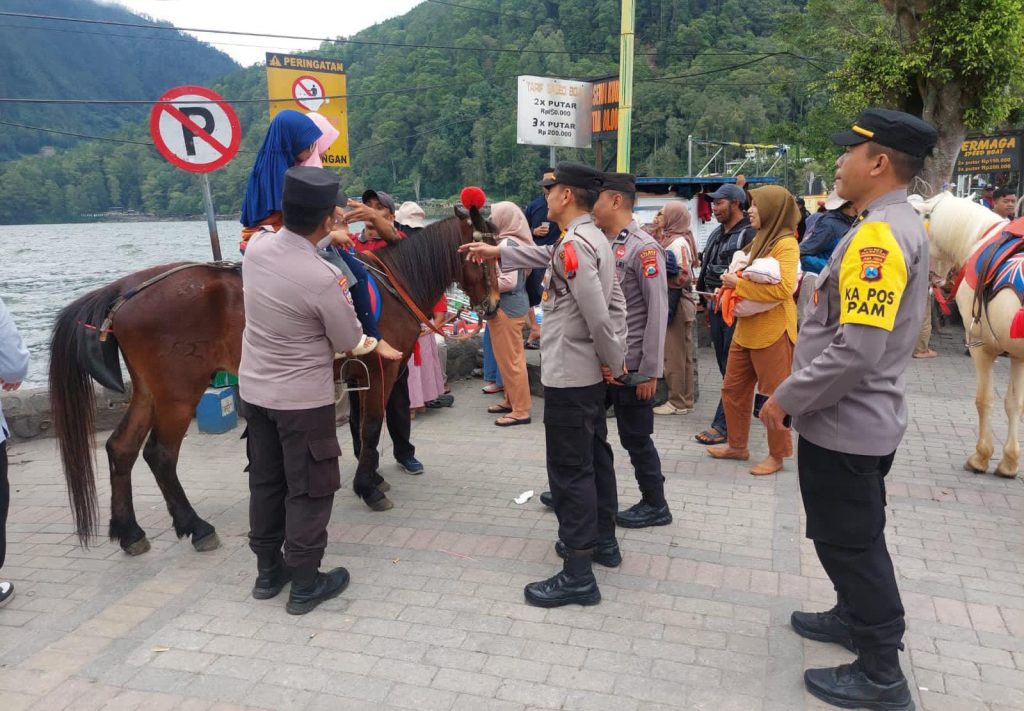 Lonjakan Wisatawan Nataru, Polres Magetan Perketat Pengamanan di Telaga Sarangan