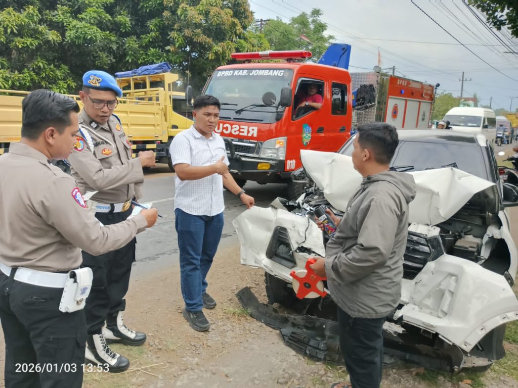 Tabrakan Mobil dan Truk di Ngoro Jombang, Satu Orang Meninggal Dunia