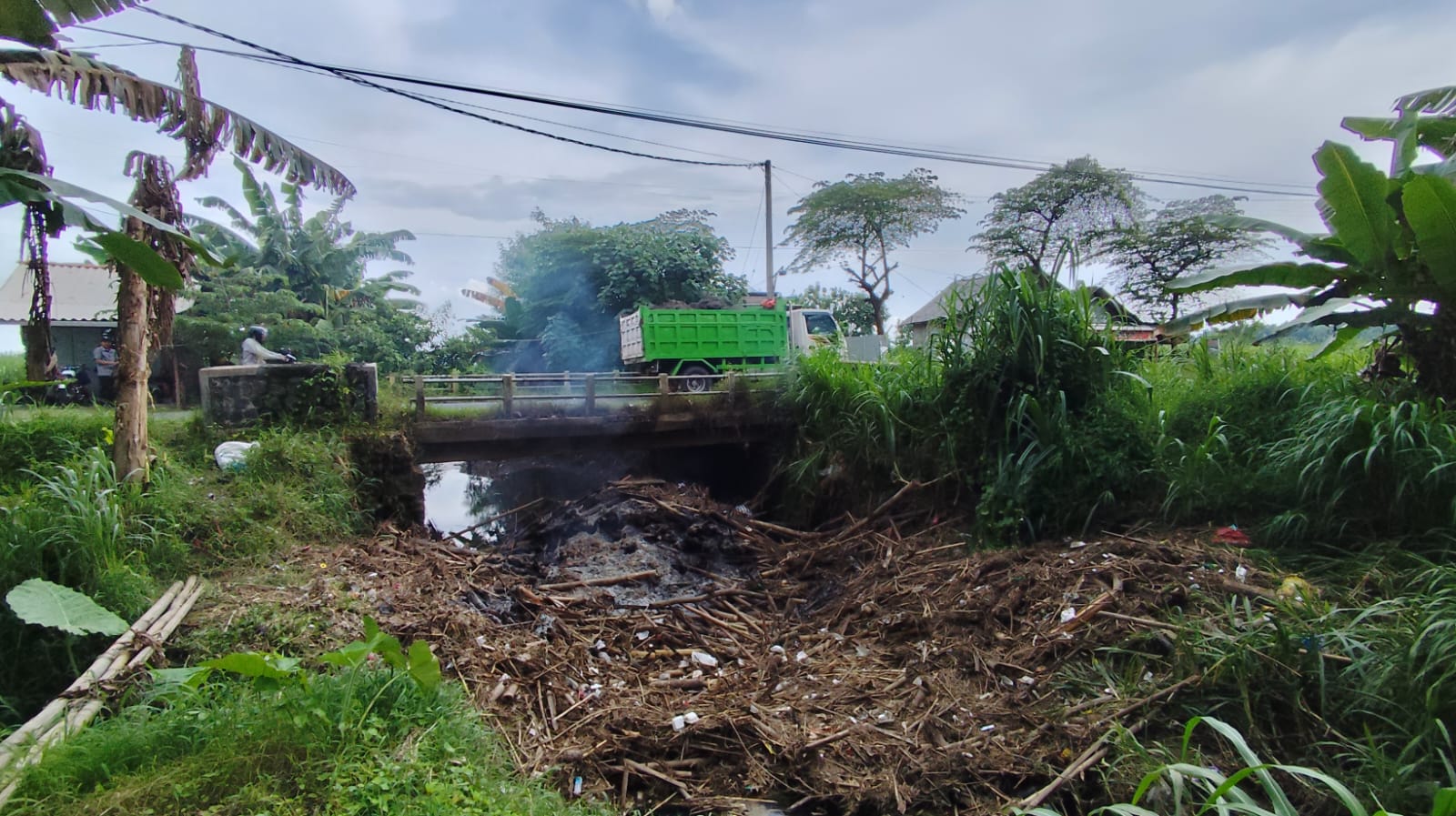 Warga Resah, Rencana Pembibitan Ayam Ras di Ngusikan Jombang Ancam Tutup Aliran Sungai