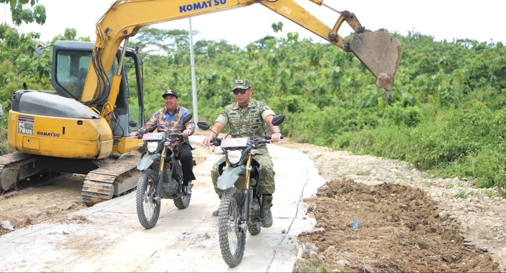 Naik Motor Trail Tembus Hutan, Bupati Jombang Tinjau Pembangunan Jalan di Dusun Terisolasi Kedungdendeng