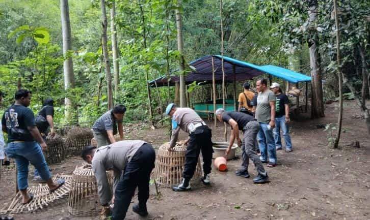 Polres Ponorogo Tangkap 12 Pelaku Judi Online dan Sabung Ayam
