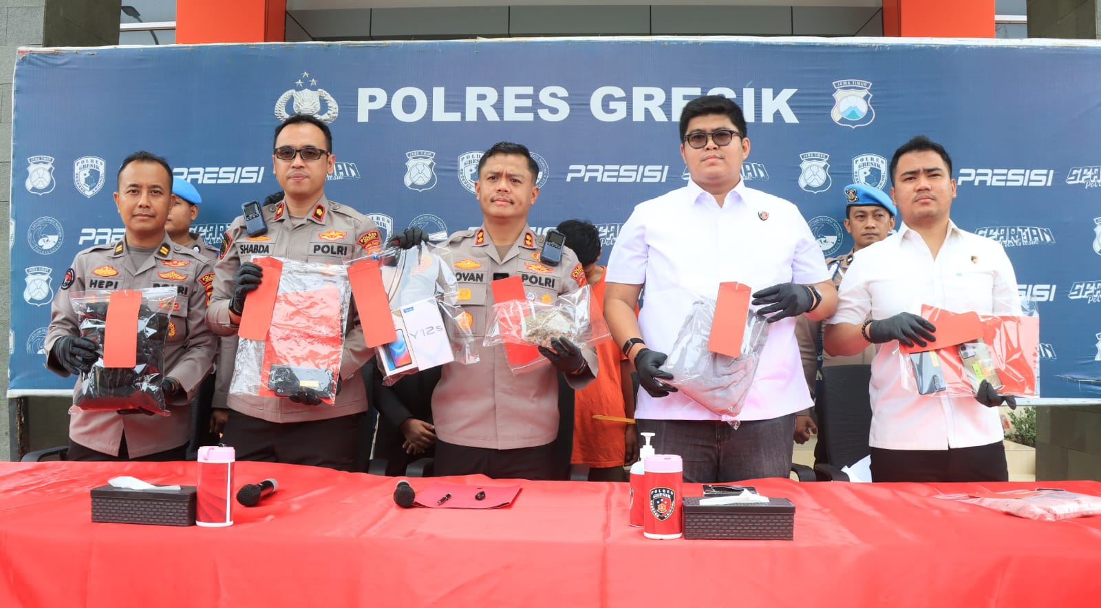 Gangster Bersajam Teror Gresik, Dua Lokasi Diserang dalam Satu Malam