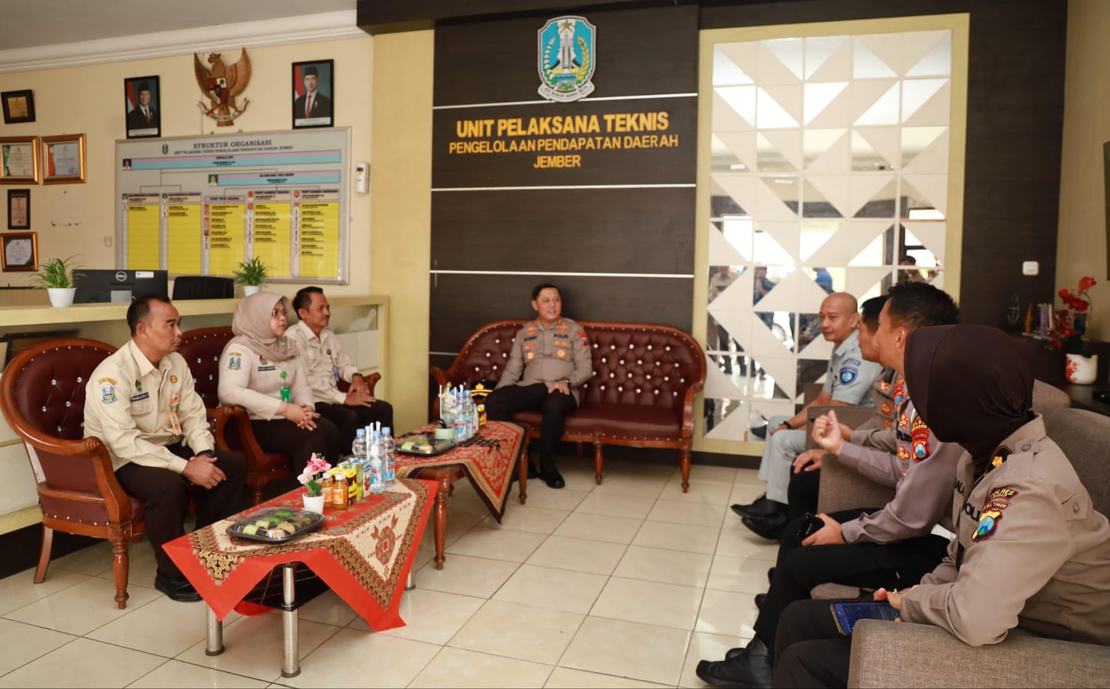 Kapolres Jember Sidak Layanan Samsat, Pastikan Bebas Pungli dan Profesional