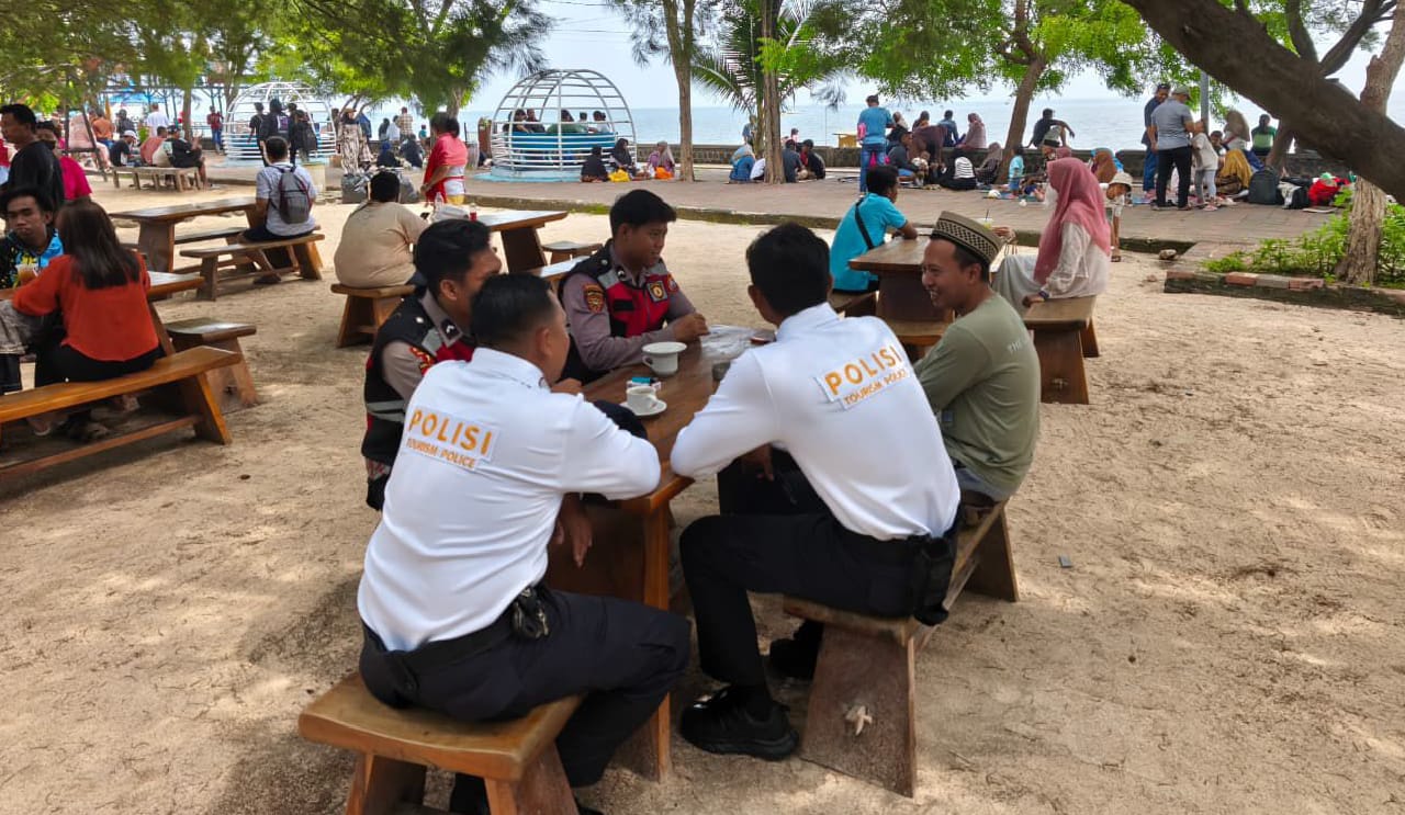 Libur Isra Miraj, Polisi Perketat Pengamanan di Pantai Bohay Probolinggo