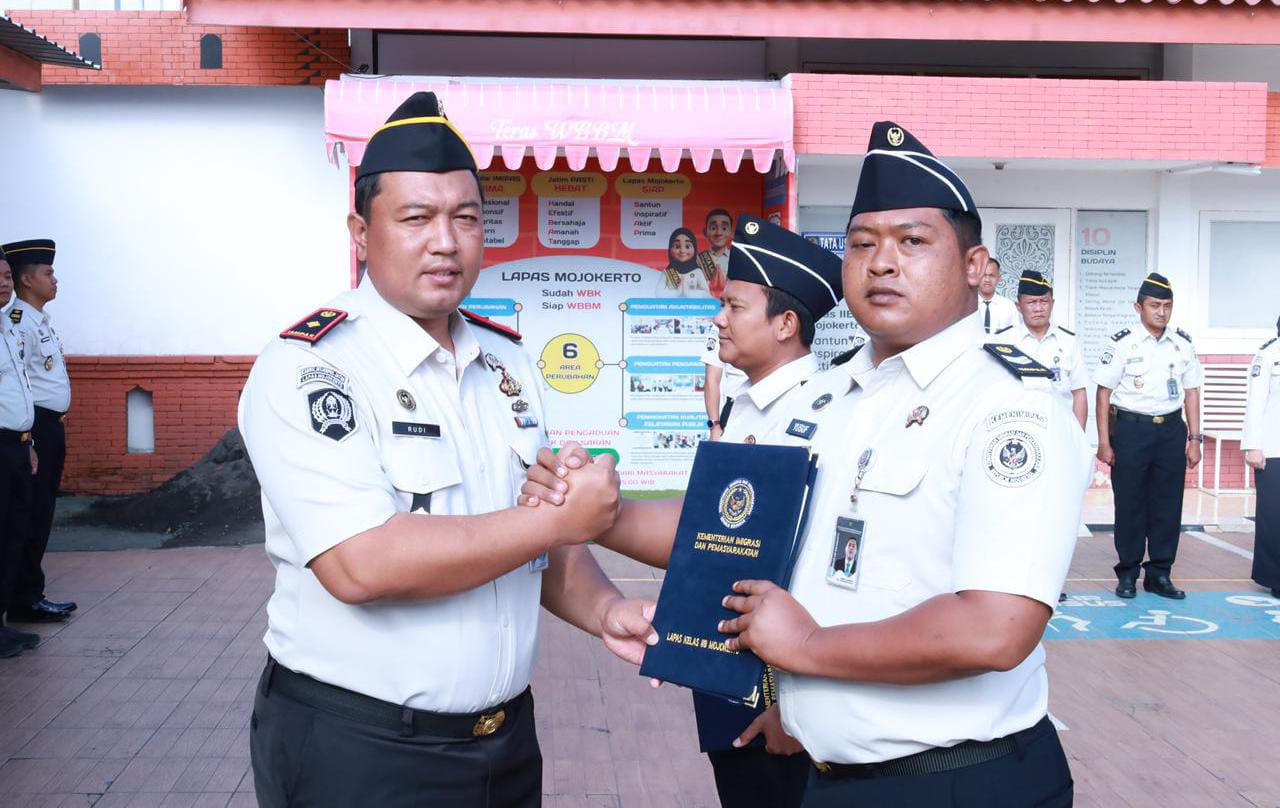 Gagalkan Penyelundupan, Kalapas Mojokerto Beri Penghargaan Pegawai Berprestasi