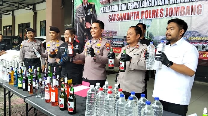 Simpan 680 Botol Miras Ilegal, Pria di Jogoroto Jombang Diamankan Polisi