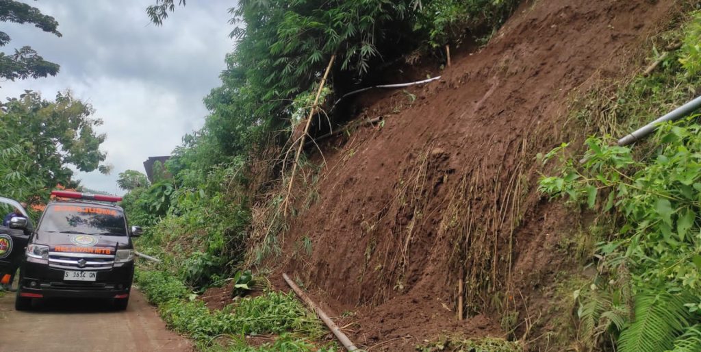 Longsor Terjang Jatirejo Mojokerto, Rumah Warga dan Saluran Air Rusak