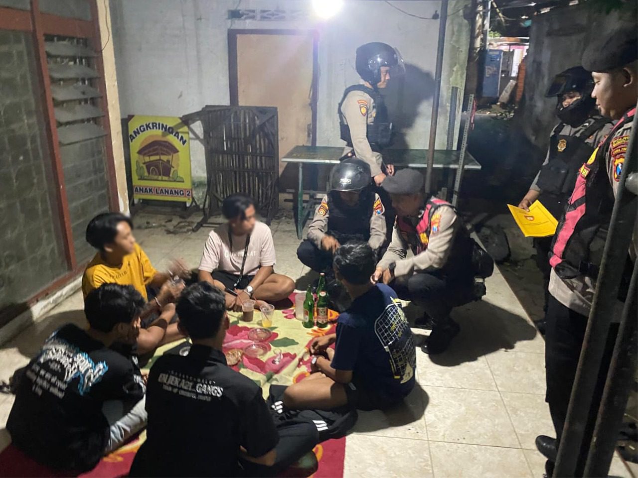 Patroli Cipkon, Polres Mojokerto Kota Amankan 9 Orang Mabuk di Tempat Umum