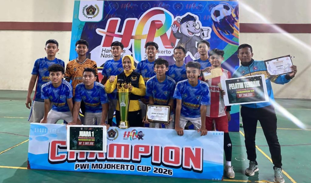 Piala PWI Mojokerto Cup 2026 Ditutup Meriah, SMPN 1 Kota Mojokerto Juara