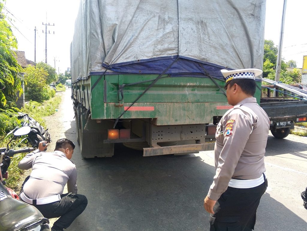 Laka Maut di Jalan Raya Tanggalrejo Mojoagung, Sepasang Pengendara Motor Meninggal Dunia