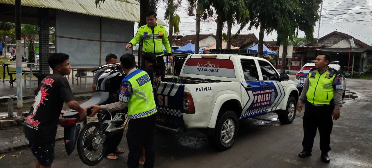 Tertibkan Knalpot Brong dan Kendaraan Tanpa TNKB, Polres Jember Amankan 110 Motor