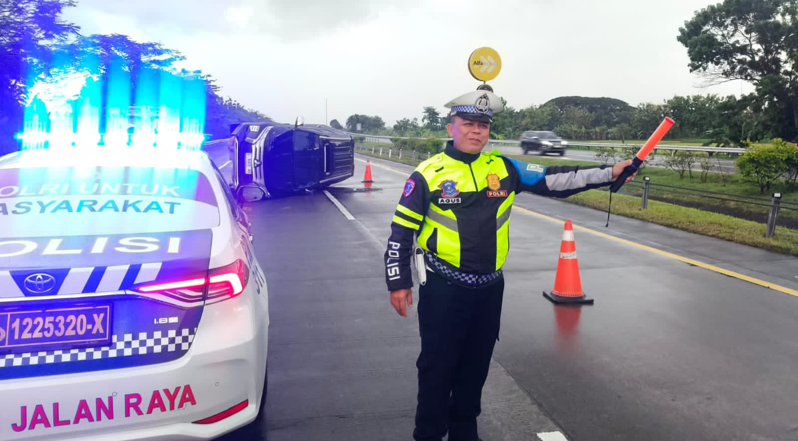 Hujan Picu Aquaplaning, Pajero Terguling di Tol JoMo KM 679