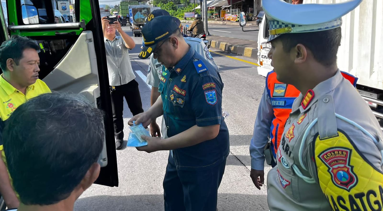 Hari Ketiga Operasi Keselamatan Semeru 2026, Satlantas Polres Probolinggo Gelar Ramp Check di Exit Tol Leces