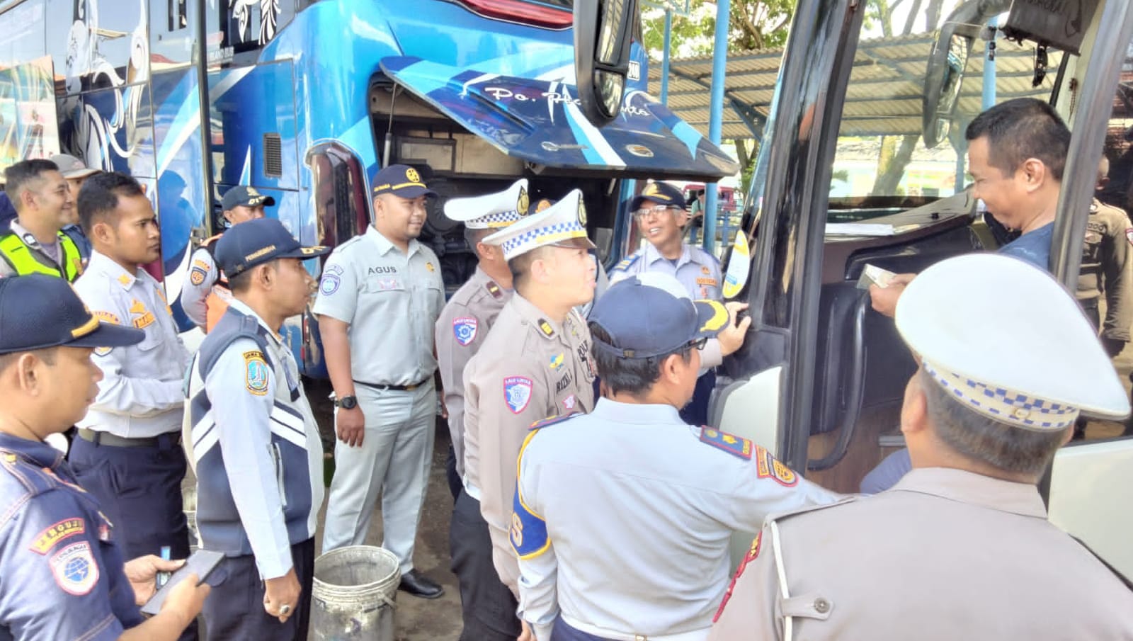 Operasi Keselamatan Semeru 2026, Ditlantas Polda Jatim Pastikan Kelaikan Bus Penumpang di Sampang