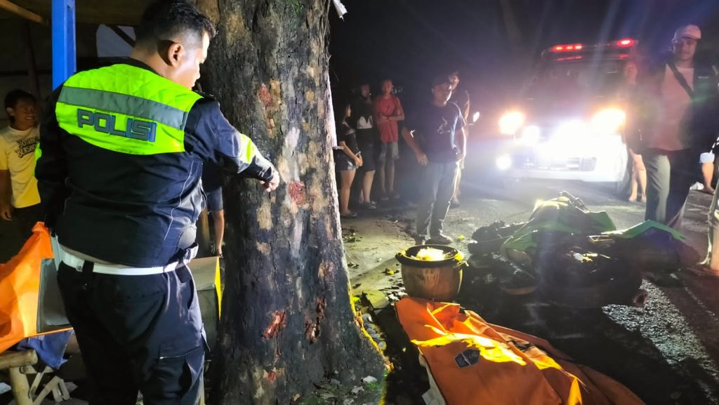 Dua Pemotor Tewas Usai Ninja Tanpa Nopol Tabrak Pohon di Mojosari