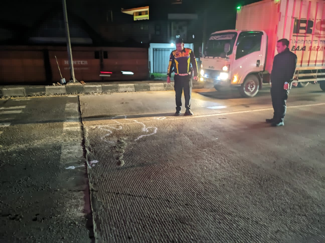 Penumpang N-Max Tewas Tertabrak Truk Usai Terjatuh di Simpang Empat Trowulan