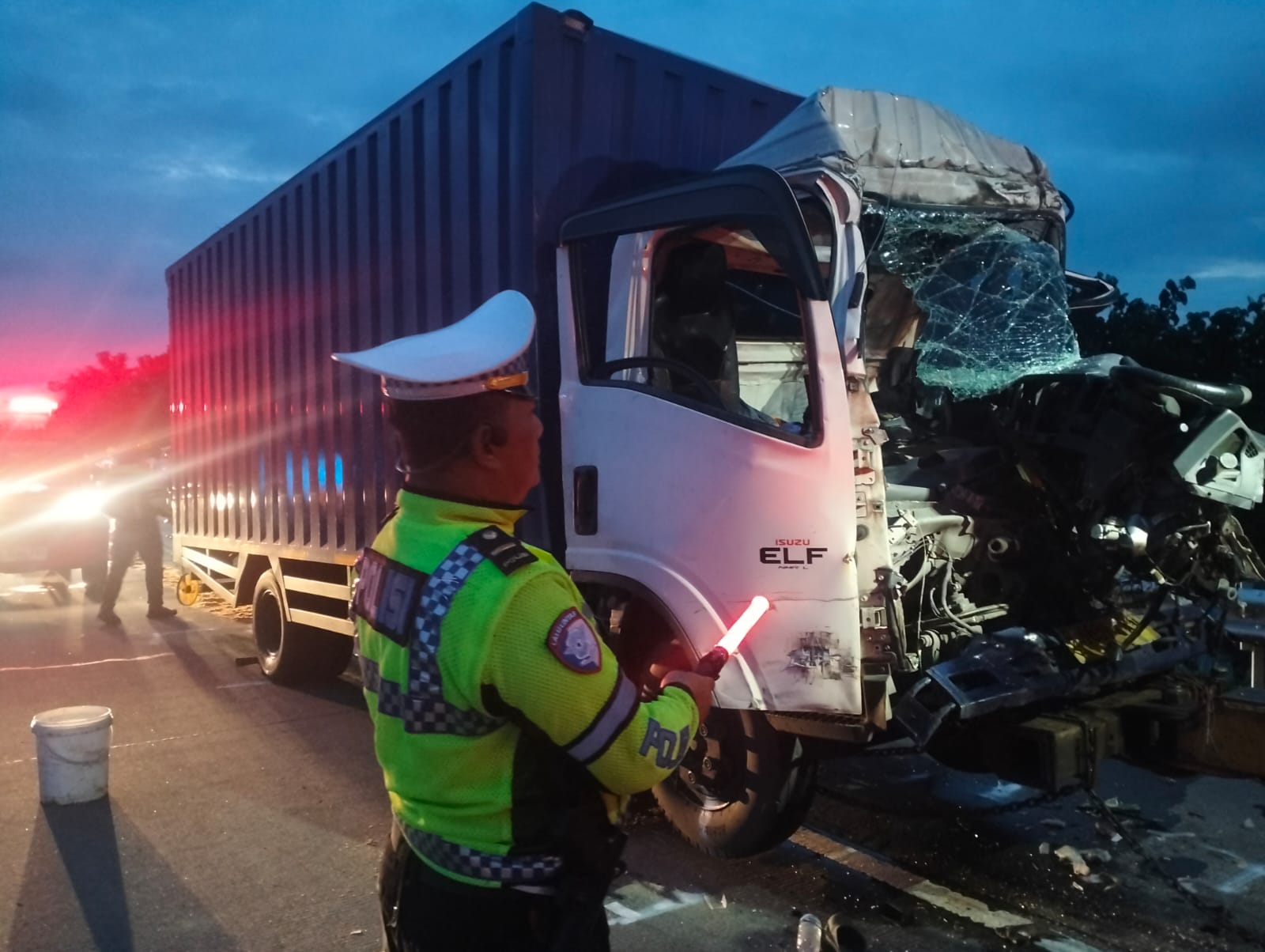 Truk Tabrak Truk di Tol Jombang–Mojokerto, Satu Penumpang Tewas Diduga Sopir Mengantuk