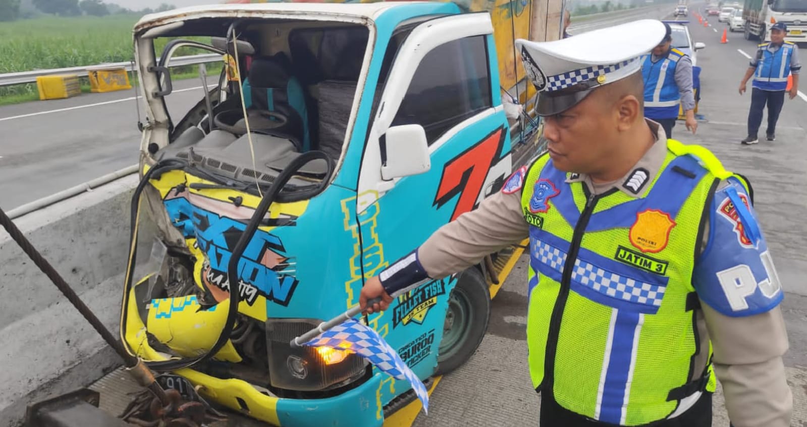 Kurang Konsentrasi, Pikap Tabrak Isuzu Panther di Tol Surabaya–Mojokerto