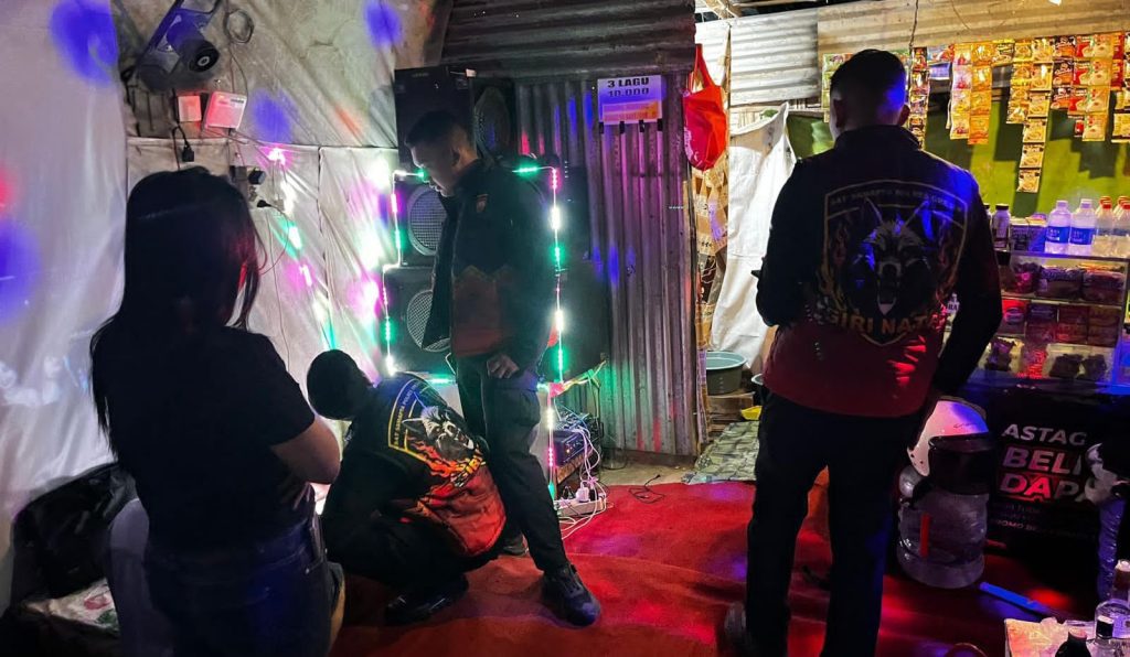 Polres Gresik Gelar Operasi Tipiring, Amankan Puluhan Liter Miras di Menganti