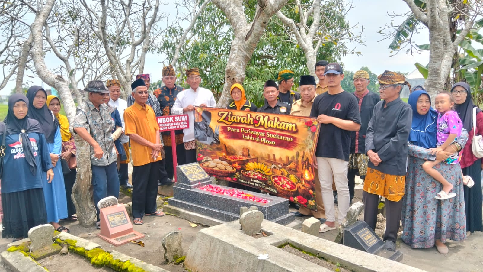 Tradisi Ruwahan di Ploso, Warga Ziarahi Tokoh Periwayat Sejarah Kelahiran Bung Karno