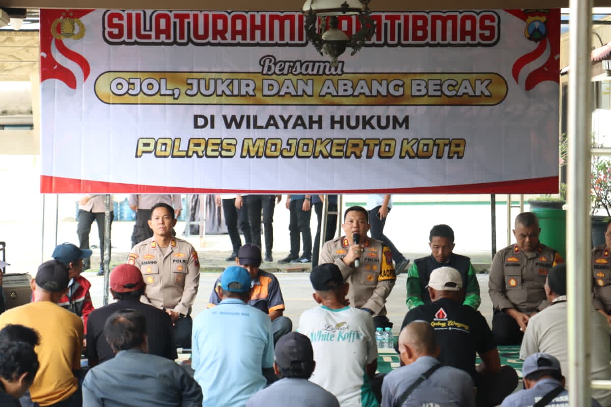 Sentuhan Humanis Jelang Ramadhan, Kapolres Mojokerto Kota Ajak Jukir, Ojol dan Abang Becak Makan Bersama