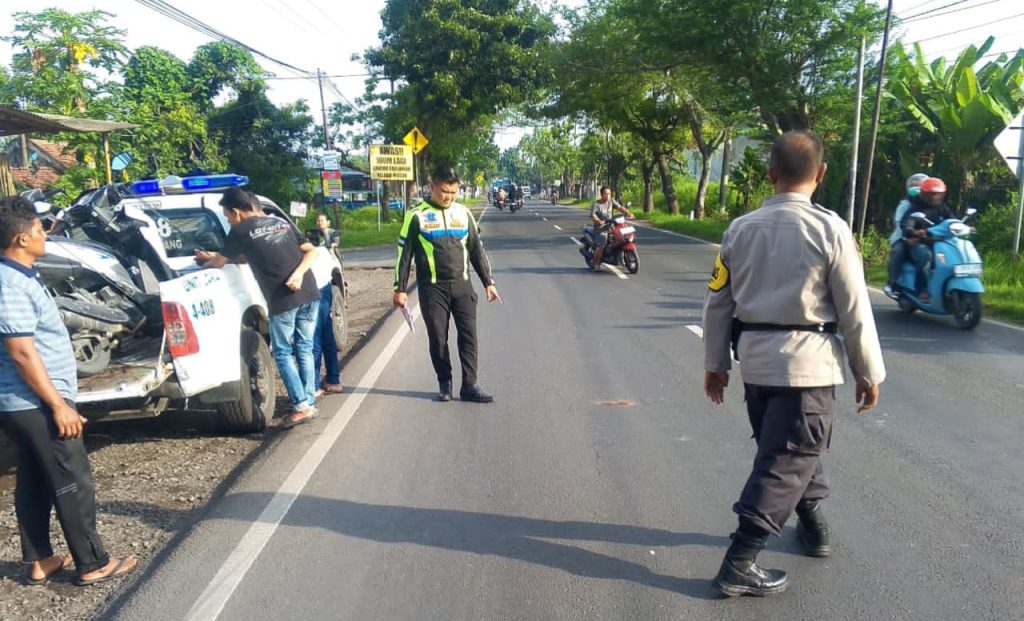 Tabrakan Dua Motor di Ploso Jombang, Seorang Perempuan Luka dan Dirawat