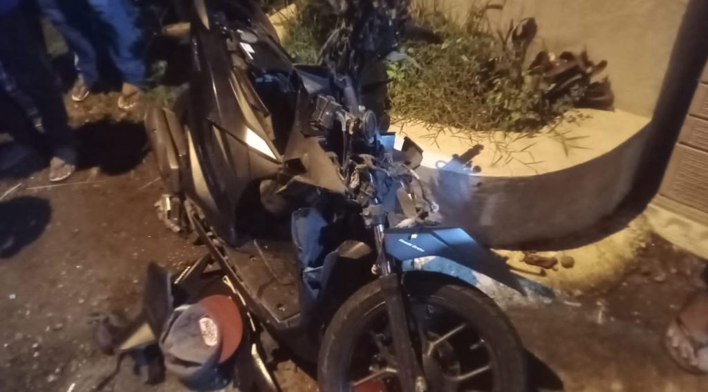 Tabrakan Beruntun di Perak Jombang, Motor Serempet Pikap lalu Hantam Panther