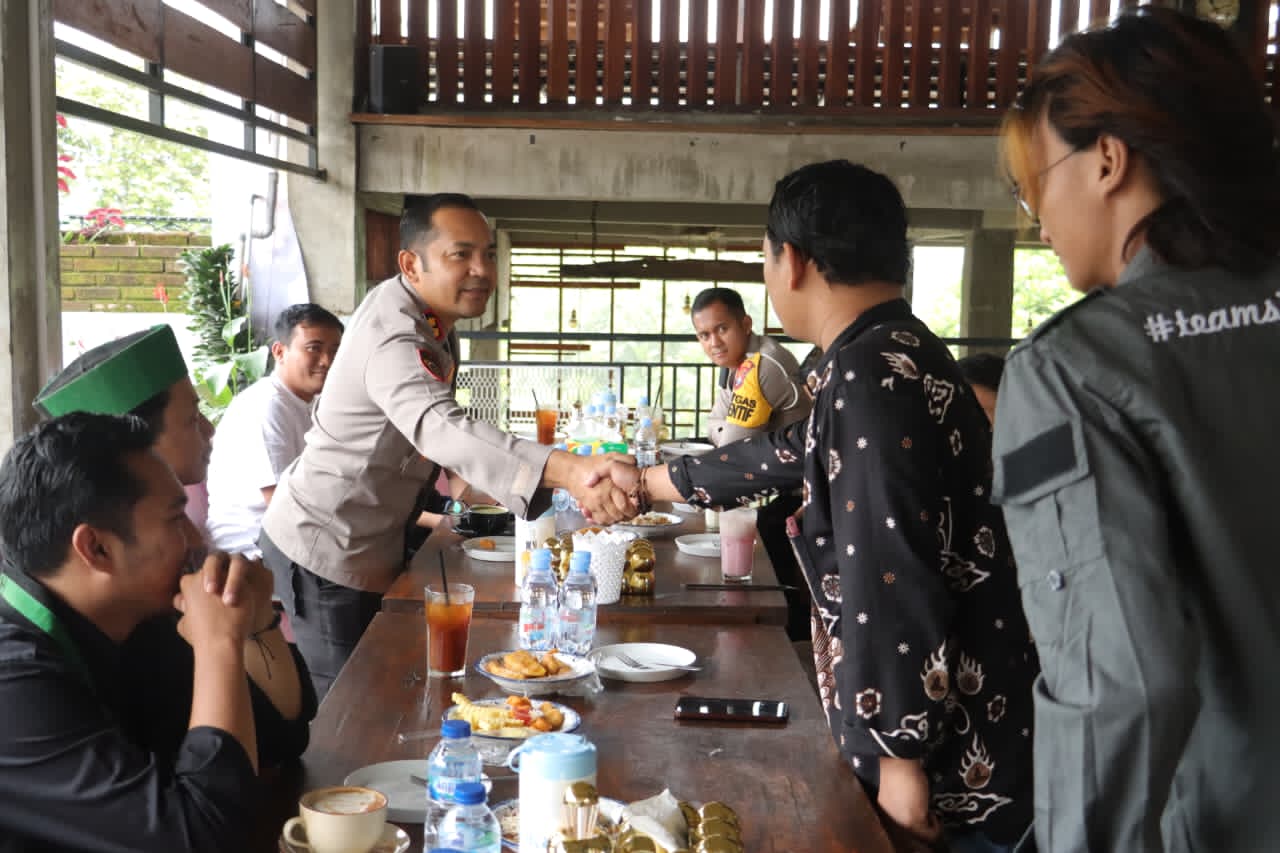Kapolres Mojokerto Ajak Mahasiswa Ngopi Bareng, Bangun Dialog Jaga Kamtibmas