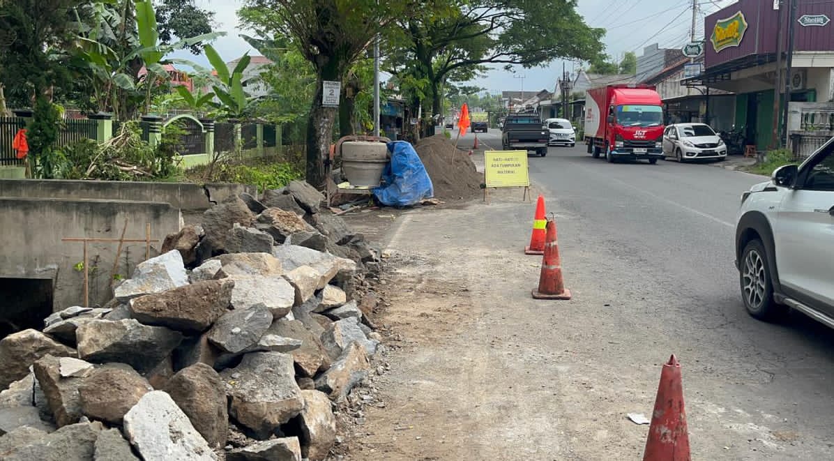 Satlantas Polres Mojokerto Selidiki Keberadaan Material Proyek Jalan Pacing–Pacet Usai Kecelakaan Maut