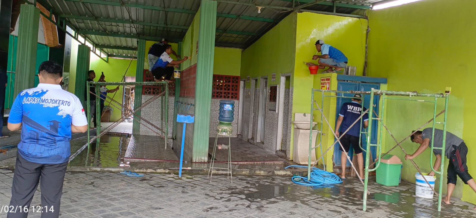 Sambut Ramadan, Lapas Kelas IIB Mojokerto Gelar Aksi Bersih Masjid Libatkan Warga Binaan