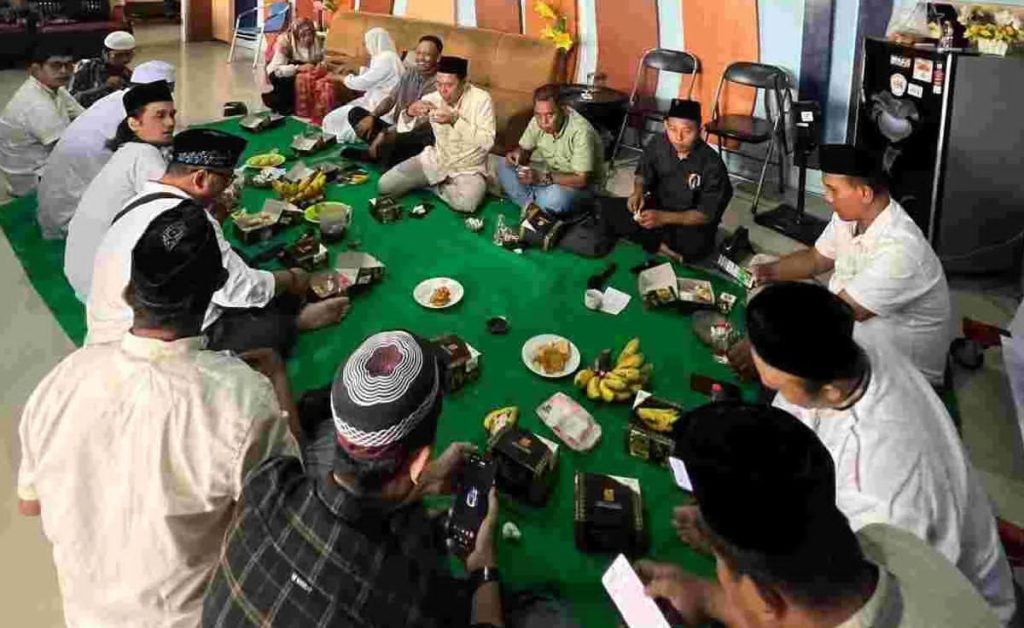 PWI Mojokerto Raya Isi Ramadan dengan Tadarus Alquran dan Aksi Sosial