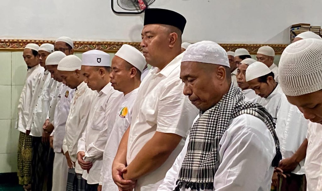Kalapas Mojokerto Pimpin Tarawih Perdana Ramadan 1447 H, Ajak Warga Binaan Perbaiki Diri