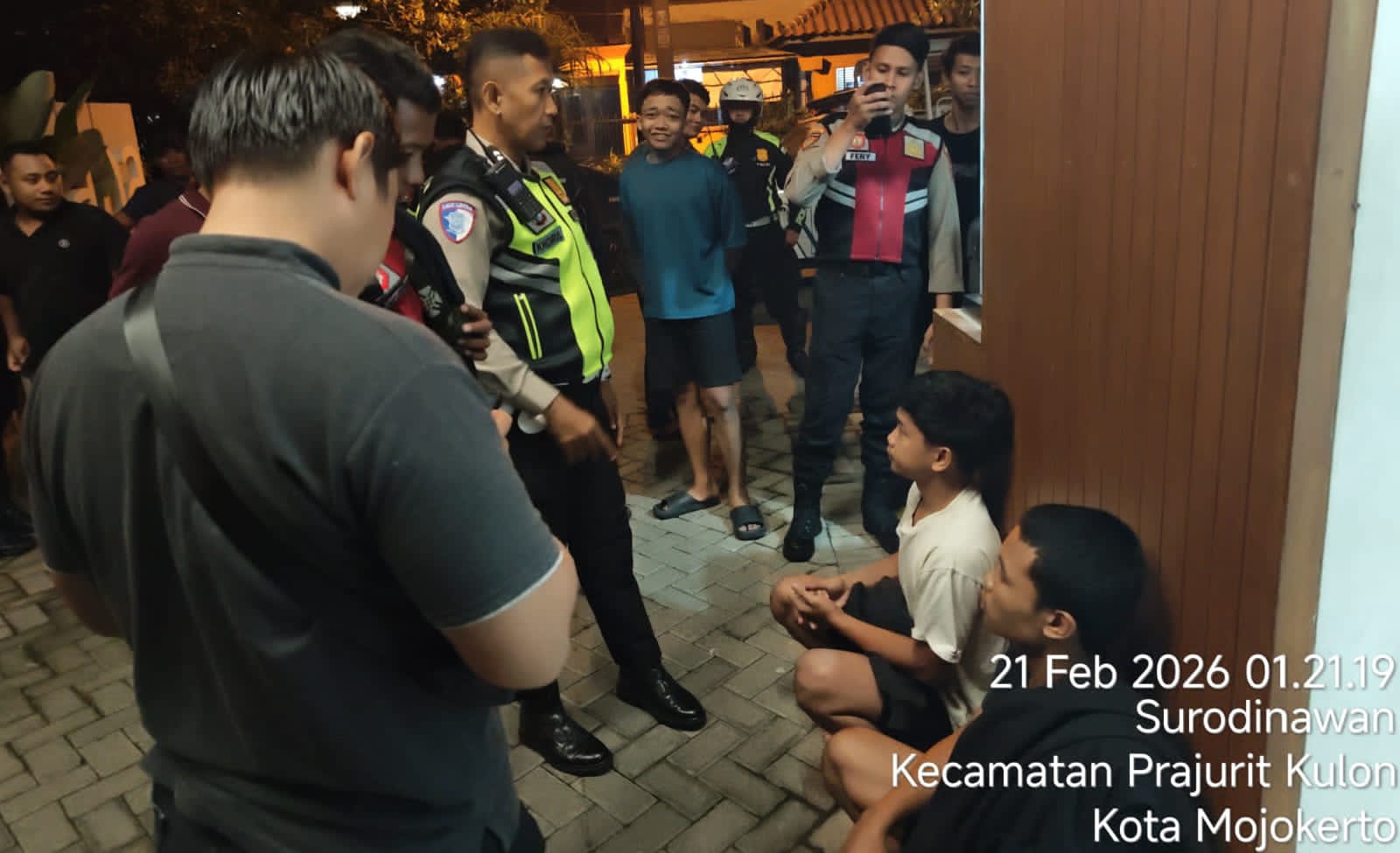 Polisi Amankan Dua Pemuda Diduga Akan Tawuran dan Perang Sarung di Mojokerto