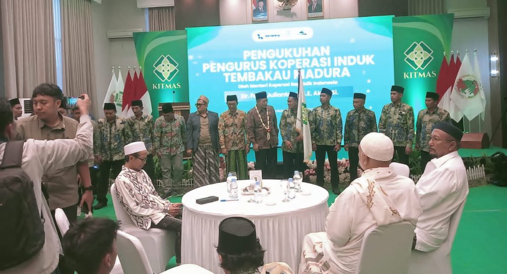 Menteri Koperasi Kukuhkan Pengurus KITMAS, Dorong Penguatan Ekonomi Petani Tembakau Madura
