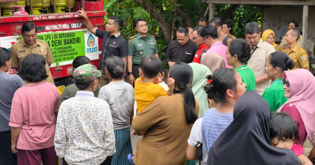 Jelang Lebaran, Polisi Sidak Agen LPG 3 Kg di Tulungagung, Pastikan Tak Ada Penimbunan