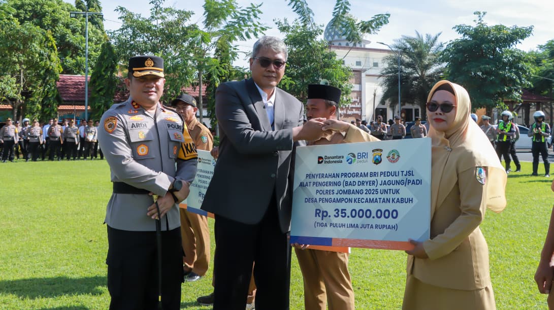 Hadapi La Nina, BRI Bantu Petani Jombang dengan Mesin Pengering Gabah