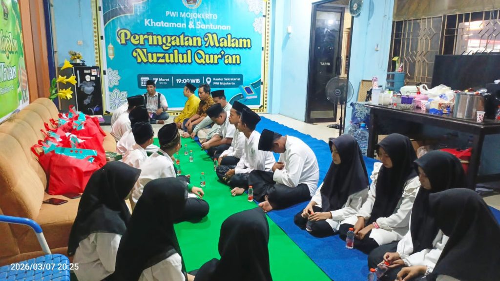 Momentum Nuzulul Qur’an, PWI Mojokerto Berbagi dengan Santri dan Gelar Khataman