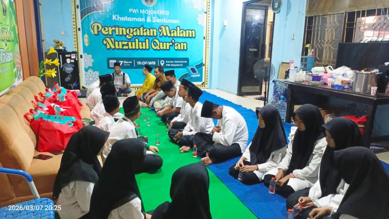 Momentum Nuzulul Qur’an, PWI Mojokerto Berbagi dengan Santri dan Gelar Khataman