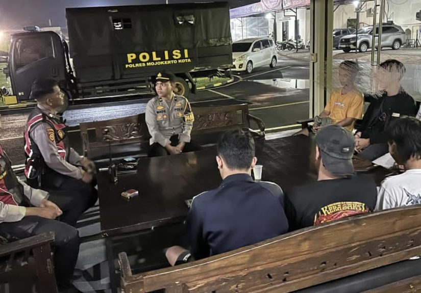 Laporan Warga ke Call Center 110 Berujung Penangkapan Enam Remaja Diduga Hendak Tawuran di Mojokerto