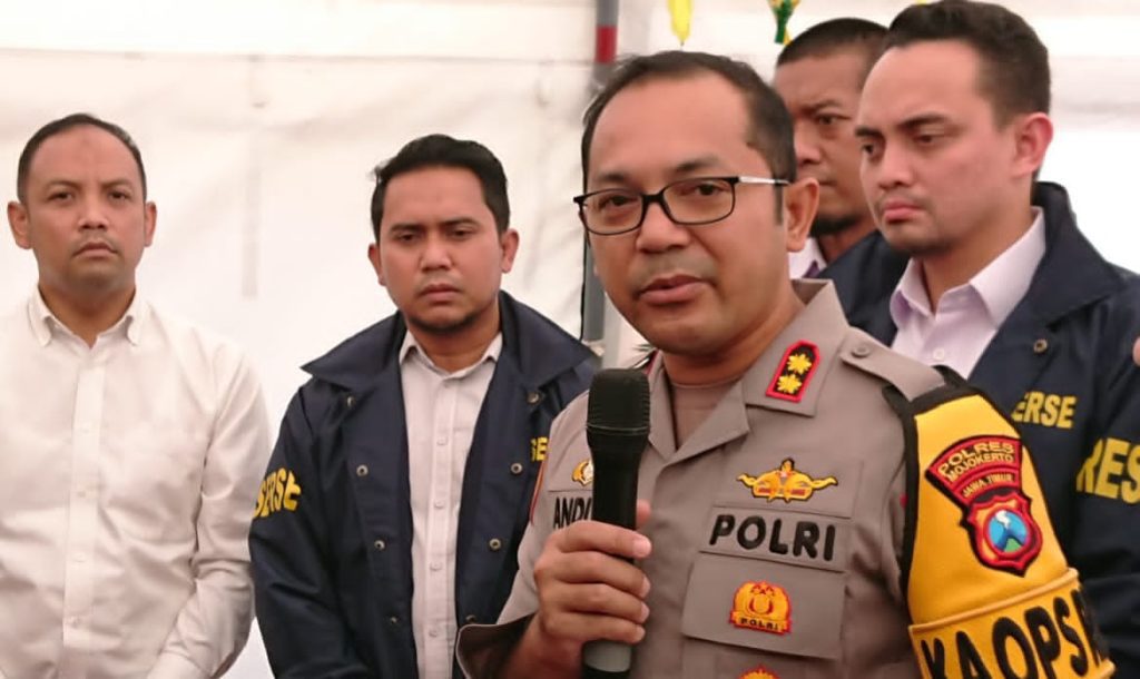 Polisi Lakukan OTT di Kafe Mojosari, Oknum Wartawan Peras Pengacara Resmi Tersangka