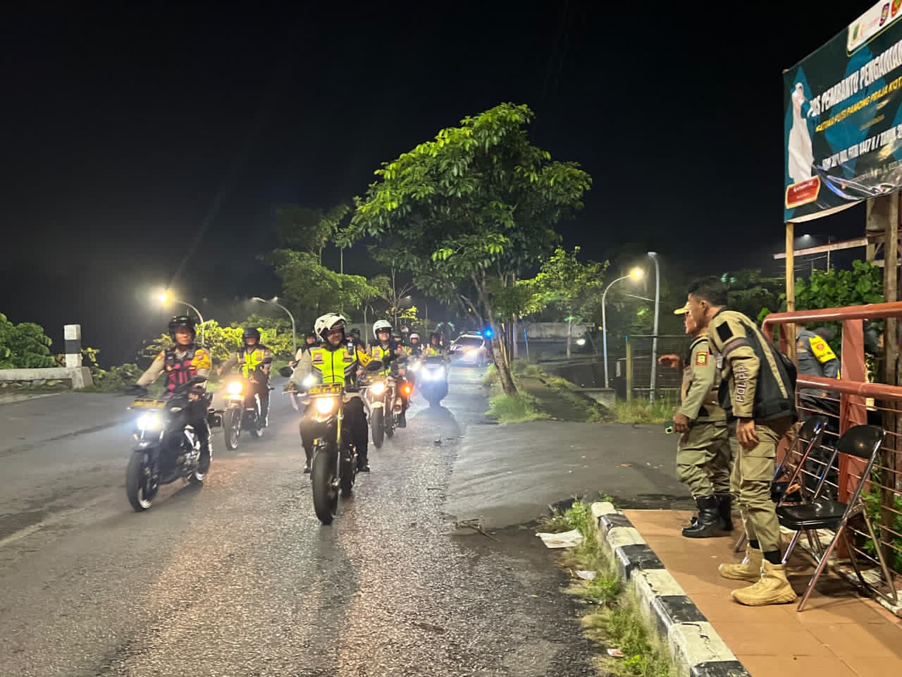 Patroli Skala Besar, Polres Mojokerto Kota Amankan Jalur Strategis Malam Takbiran