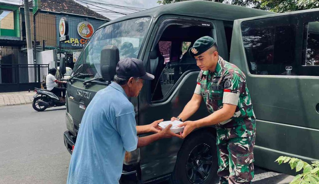 Batalyon Zeni Tempur 10/JP/2 Kostrad Kembali Gelar Kegiatan “Jumat Berkah”