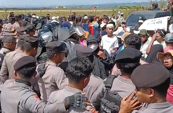 Air Tercemar dan Janji Tak Terpenuhi, Warga Lingkar Tambang IWIP Halmahera Tengah Gelar Aksi Protes