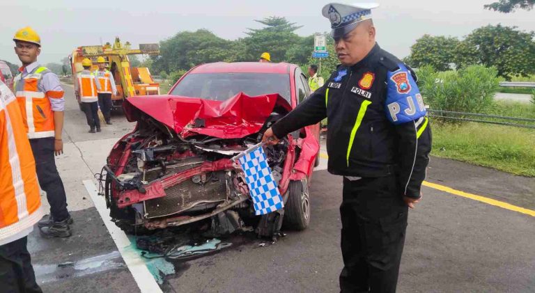 Pengemudi Honda HR-V Wanita Asal Riau Tabrak Truk Tangki di Tol Jombang–Mojokerto, Diduga Mengantuk