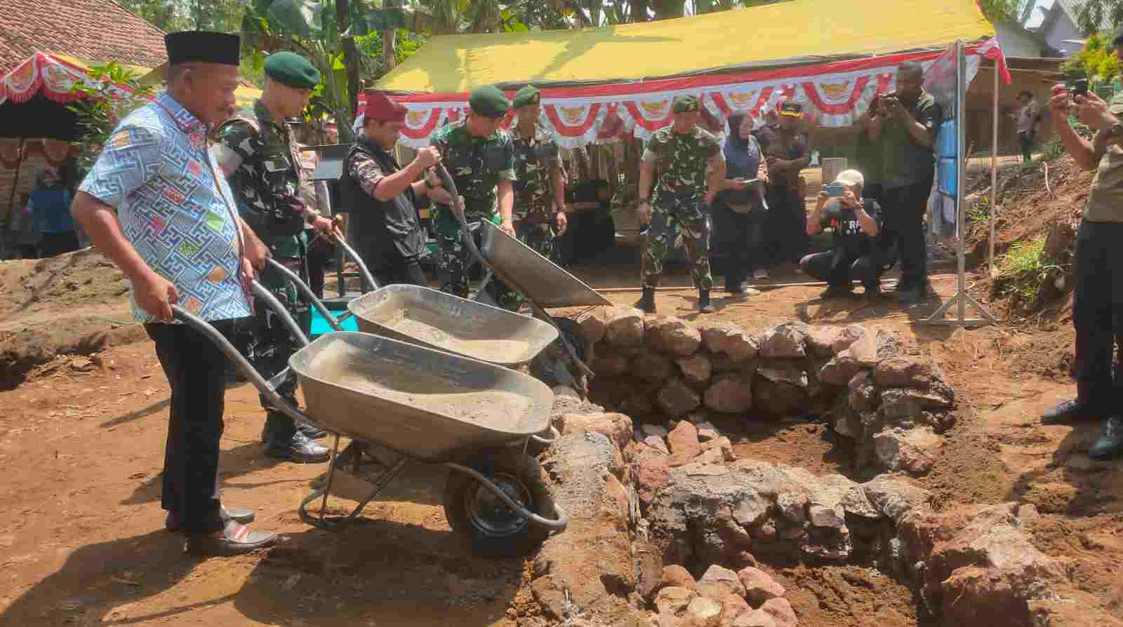 Yonzipur 10/JP/2 Kostrad Pasuruan Bangun Jembatan, Demi Kelancaran Mobilitas Masyarakat